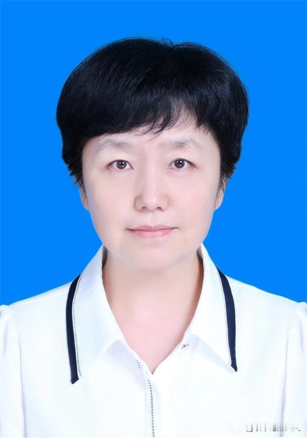 ……有着法律硕士学位的厅官【石瑛】今天官宣被查后，看了一下她的履历，心里挺不是滋