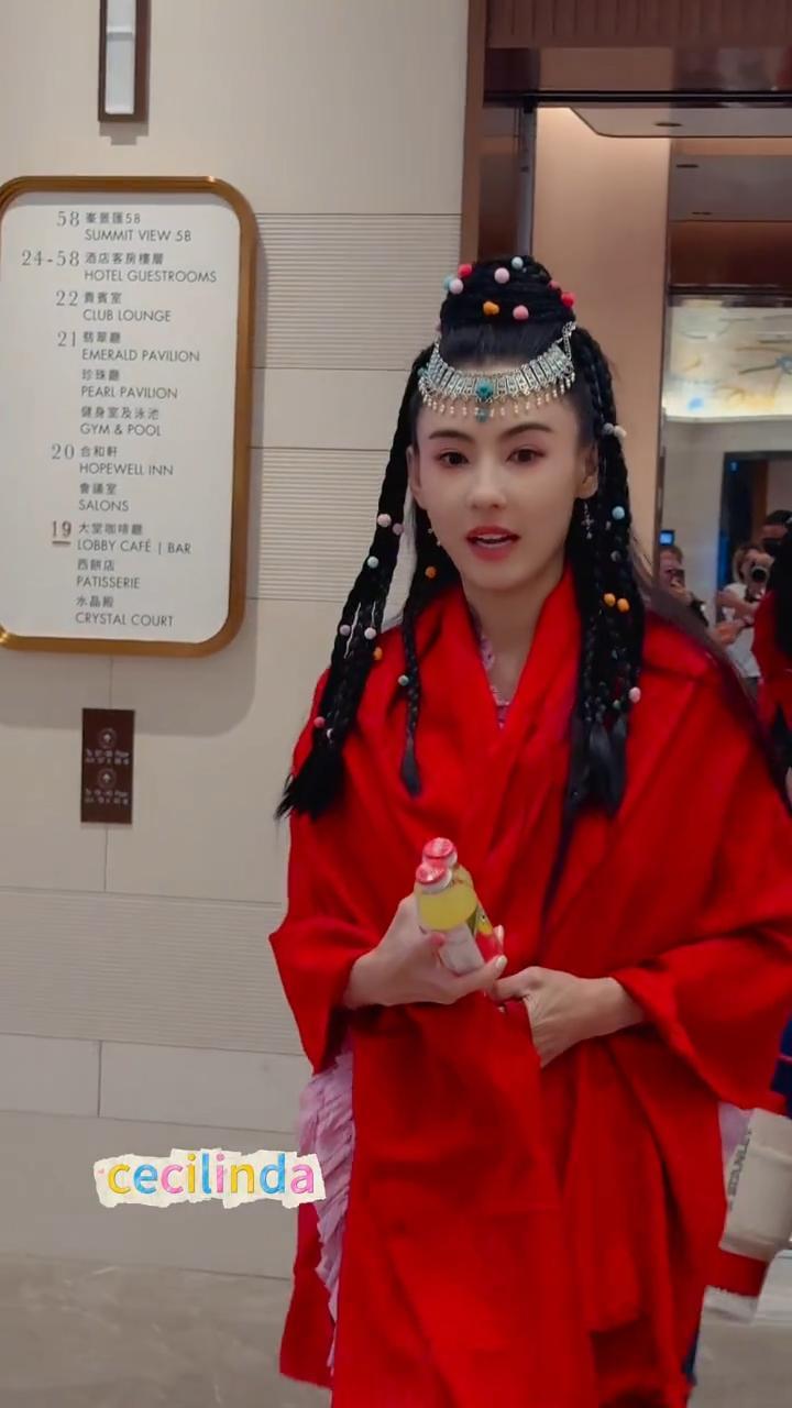 张柏芝邵子恒抽象版赵敏张无忌今日一路繁花 2在香港录制，刷到了繁花团姐弟集体古装