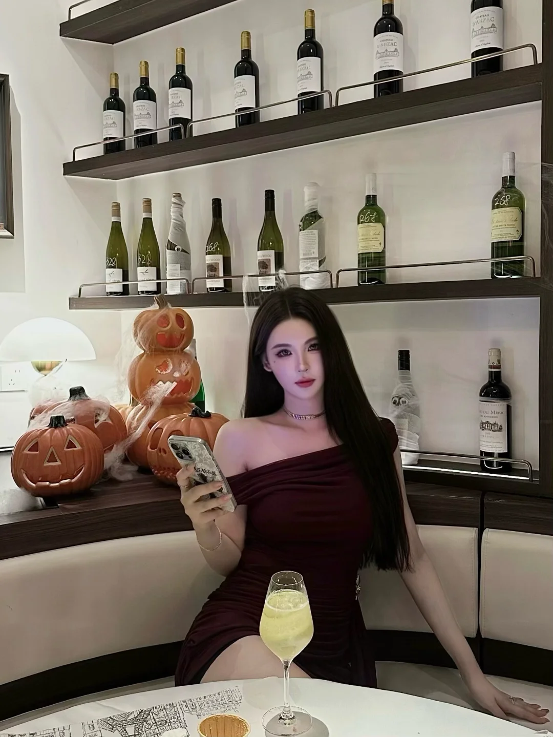 晚上喝杯酒，haha！🍷