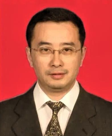 我身边好几个熟人，都是1963年生人。一个当了30多年小学老师，退了休，天天揣着