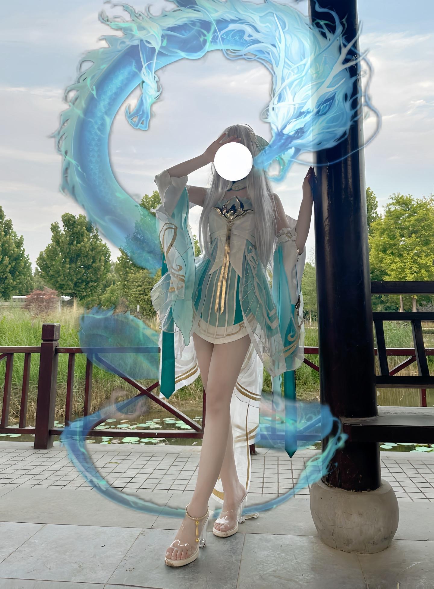 初见还是江南女 再见已是御龙神。