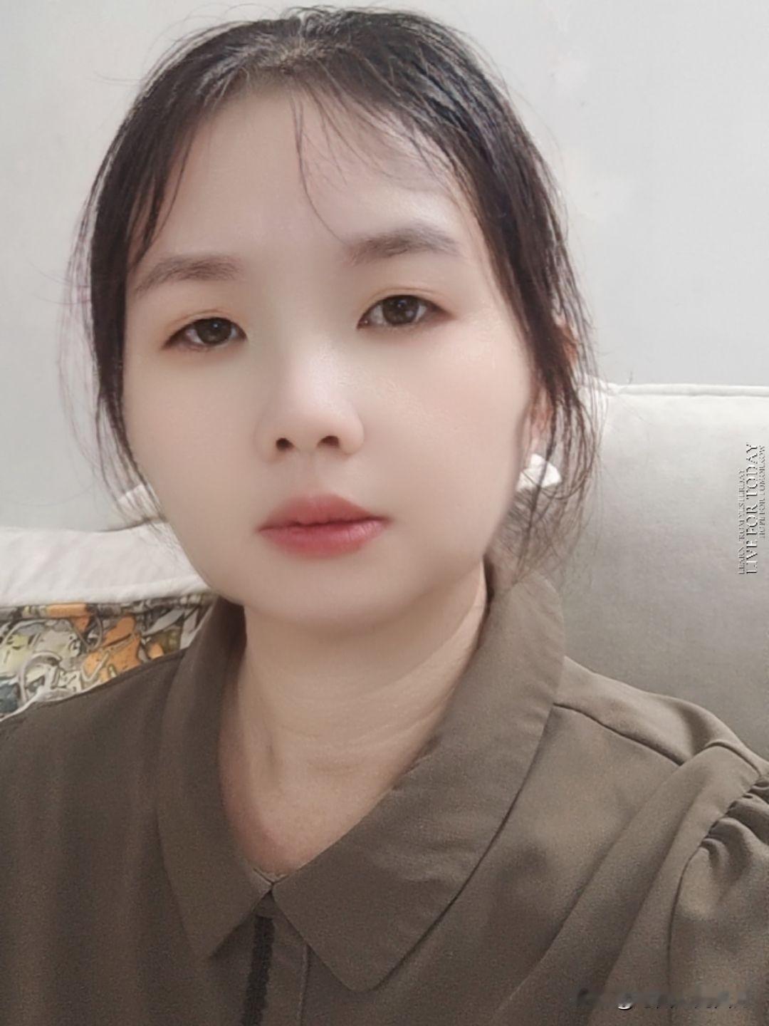 这个月周末的兼职工资发到手了，两天上了9个小时的课，四九三十六，不到2500块。