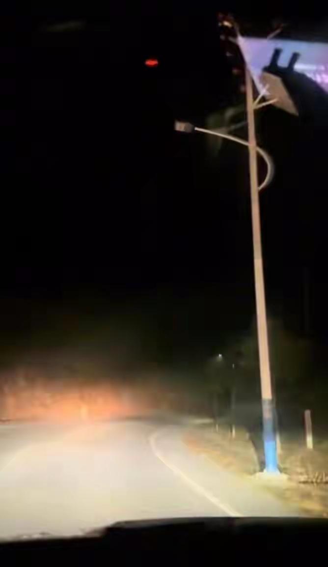 湖南男子举报路灯不亮遭“威胁拘留”？官方回应反转，22 万点赞背后的真相令人深思