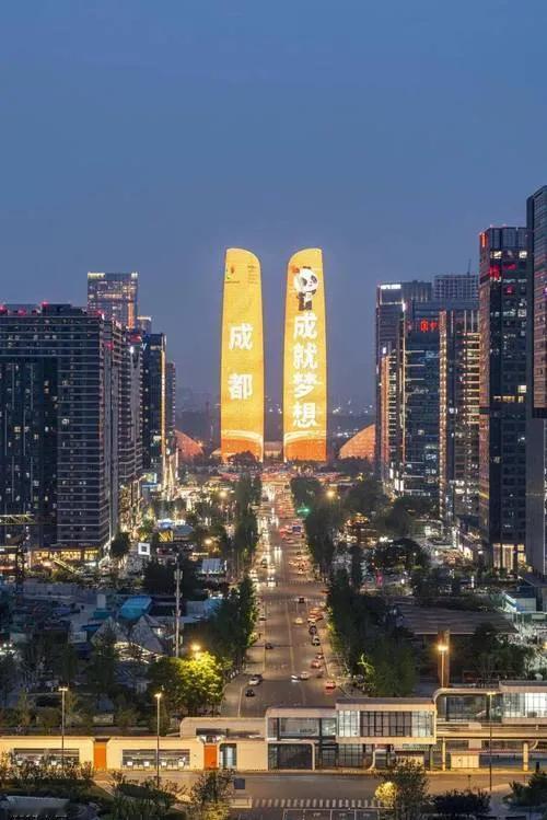 成都是一个不错的城市：
成都是中国唯二拥有六环的城市（另一个是北京）
成都是中国