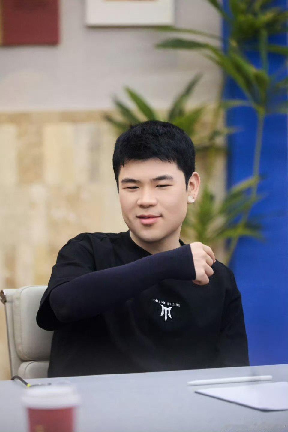 KonwKnow贴脸给TOP发红牌 湖南卫视背后 第一次来《披荆斩棘》的Know