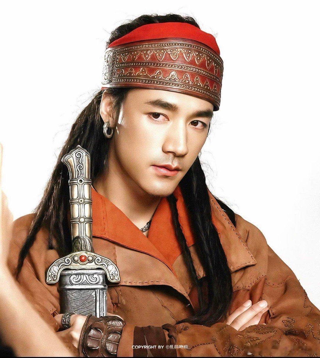 此沙和伊玄是我很中意的一款武侠男 他的美带着腐烂的韧劲，权力嚼碎了真心，却嚼不烂