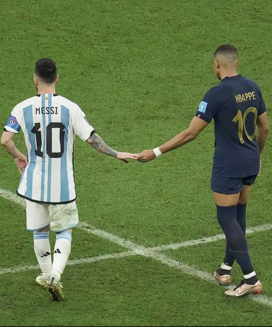 🇦🇷 梅西有 1 个世界杯冠军奖杯🇫🇷 姆巴佩有 1 个世界杯冠军奖杯?
