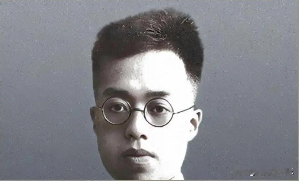 1934年，一个28岁的省委书记从敌人报纸上才知道，中央红军跑了，把自己和几万人