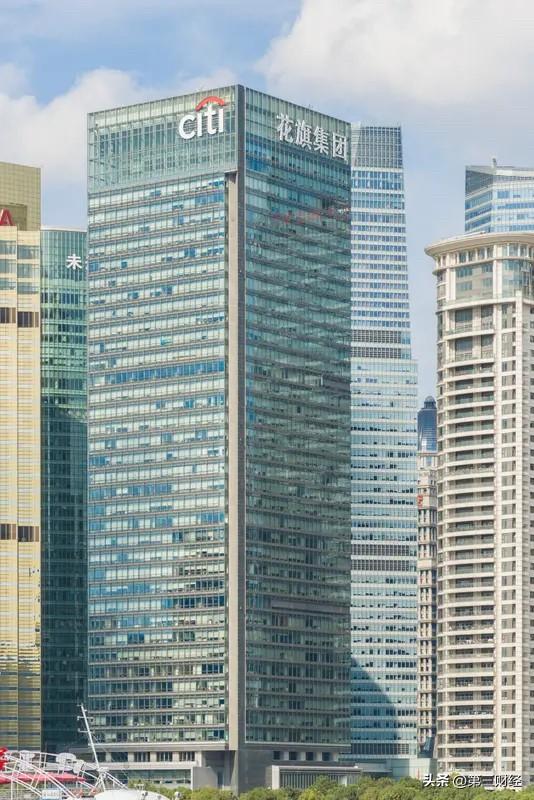 花旗集团于2026年3月2日将日本股票评级从"增持"下调至"减持"，同时将英国股