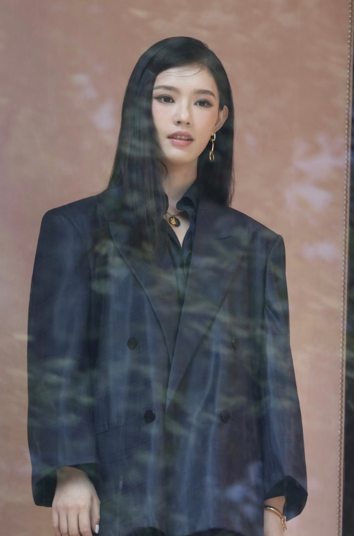 林允穿恨天高奔向粉丝今天林允的这套造型好好看啊我去 ​​​
