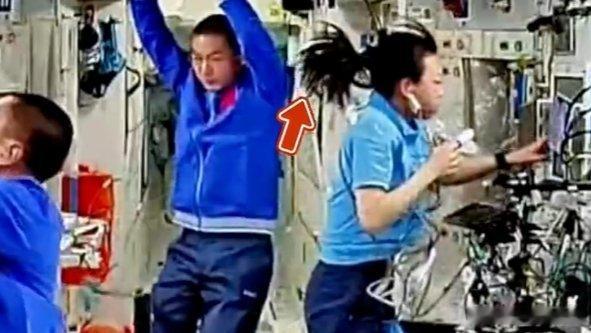 凤凰新闻【神二十三乘组状态如何？黎家盈太空限定发型亮了】神二十三乘组状态如何？黎