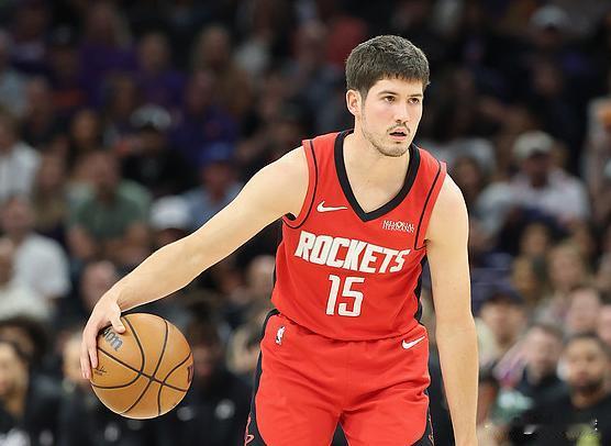 这季后赛刚打了两场，谢泼德已经被教练乌度卡弃用了，今天对阵湖人，他全场只出战10