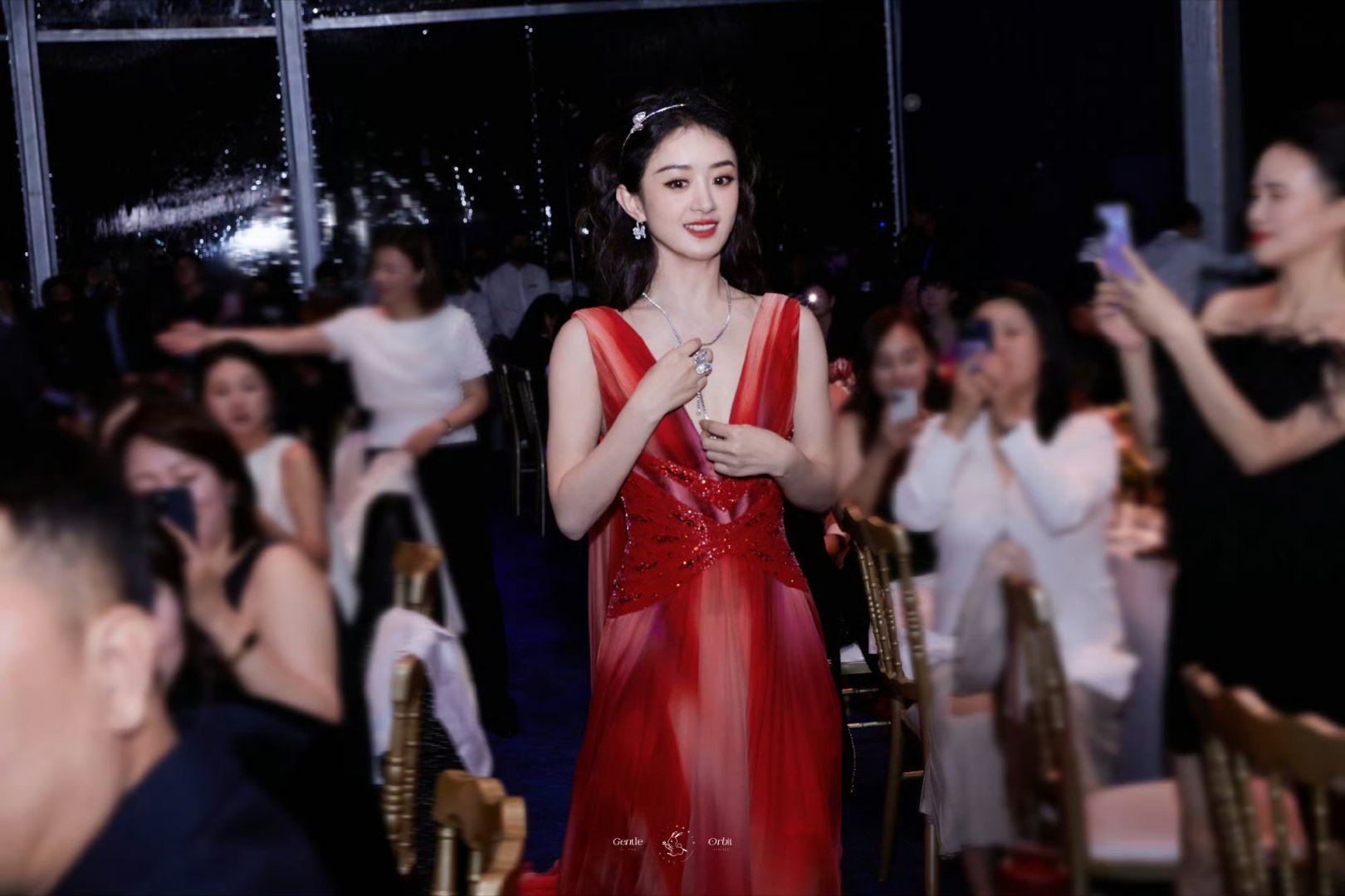 赵丽颖赵丽颖出道二十周年 zly二十春秋同伴颖,万里乘风且徐行 “枫叶飘向九月的