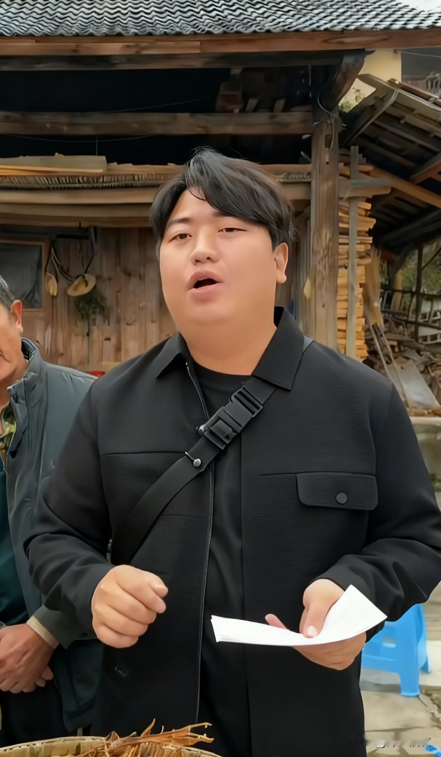 喷子真是无处不在，看来就是吃这口饭的。

全红婵哥哥做直播，
有个喷子留言：“没