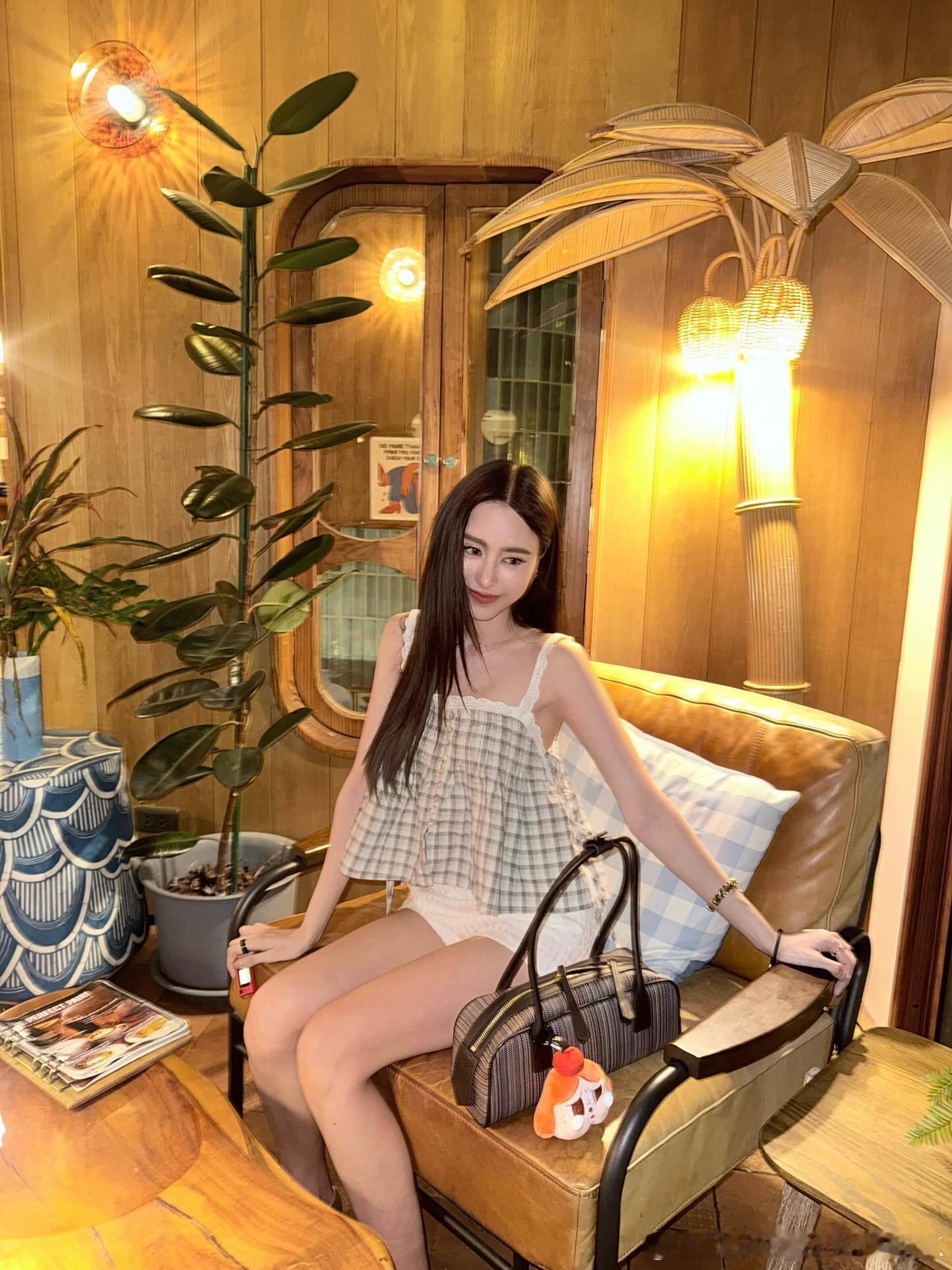 punpreedee 女鹅IG更新！好可爱啊这身！女鹅真的一下瘦好多哦！长一点肉