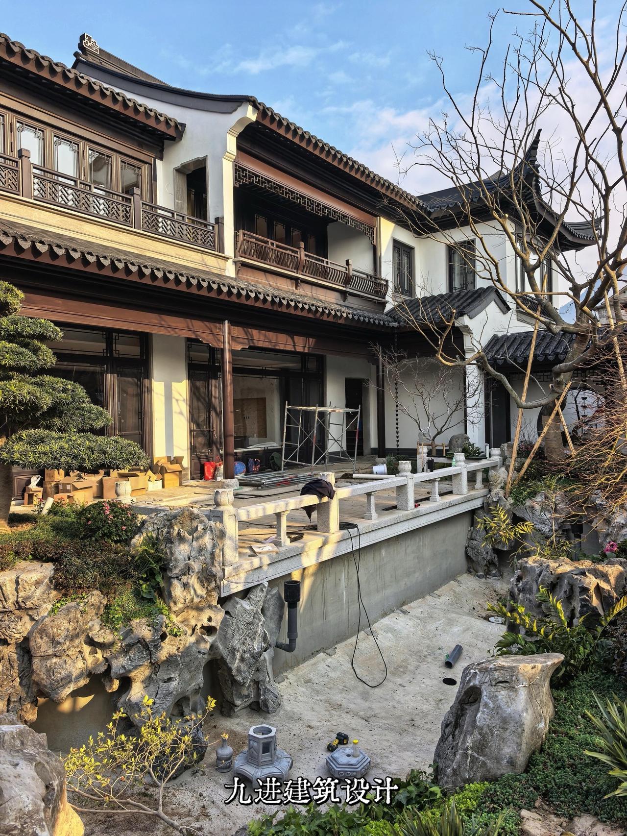 过年回乡村，是一种心灵的放逐，是对忙碌生活的一次逃离，让人在悠然中重新找回生活的