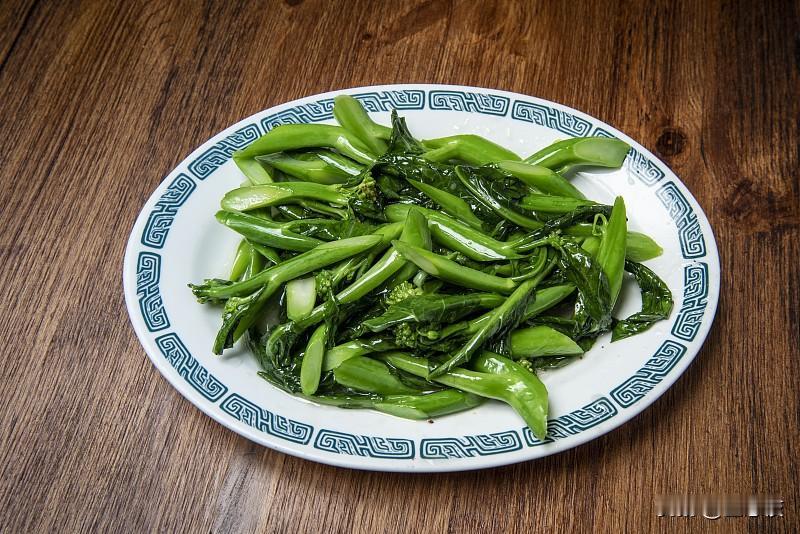 夏日生活打卡季 
夏日吃饭没胃口？试试这道怆炒芥蓝。
芥蓝可是夏日餐桌上的常客，