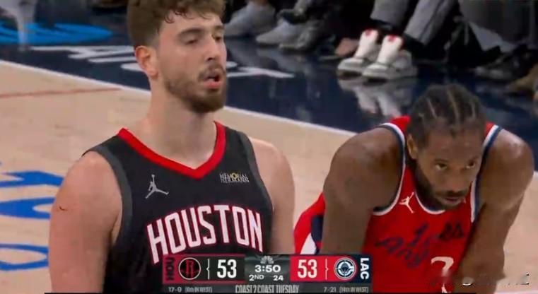 伦纳德半场狂砍18分，杜兰特砍下17分！哈登11分！
火箭半场58比63落后缺少