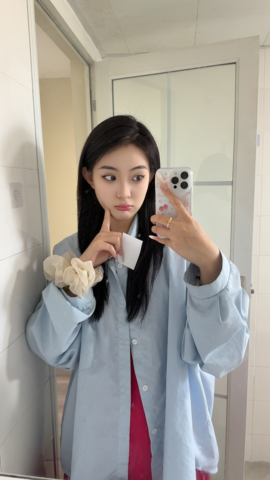 今天的妆造太搞笑啦哈哈哈！！流浪圣体🫠这个独特的妆容让我感觉自己像是一个来自未