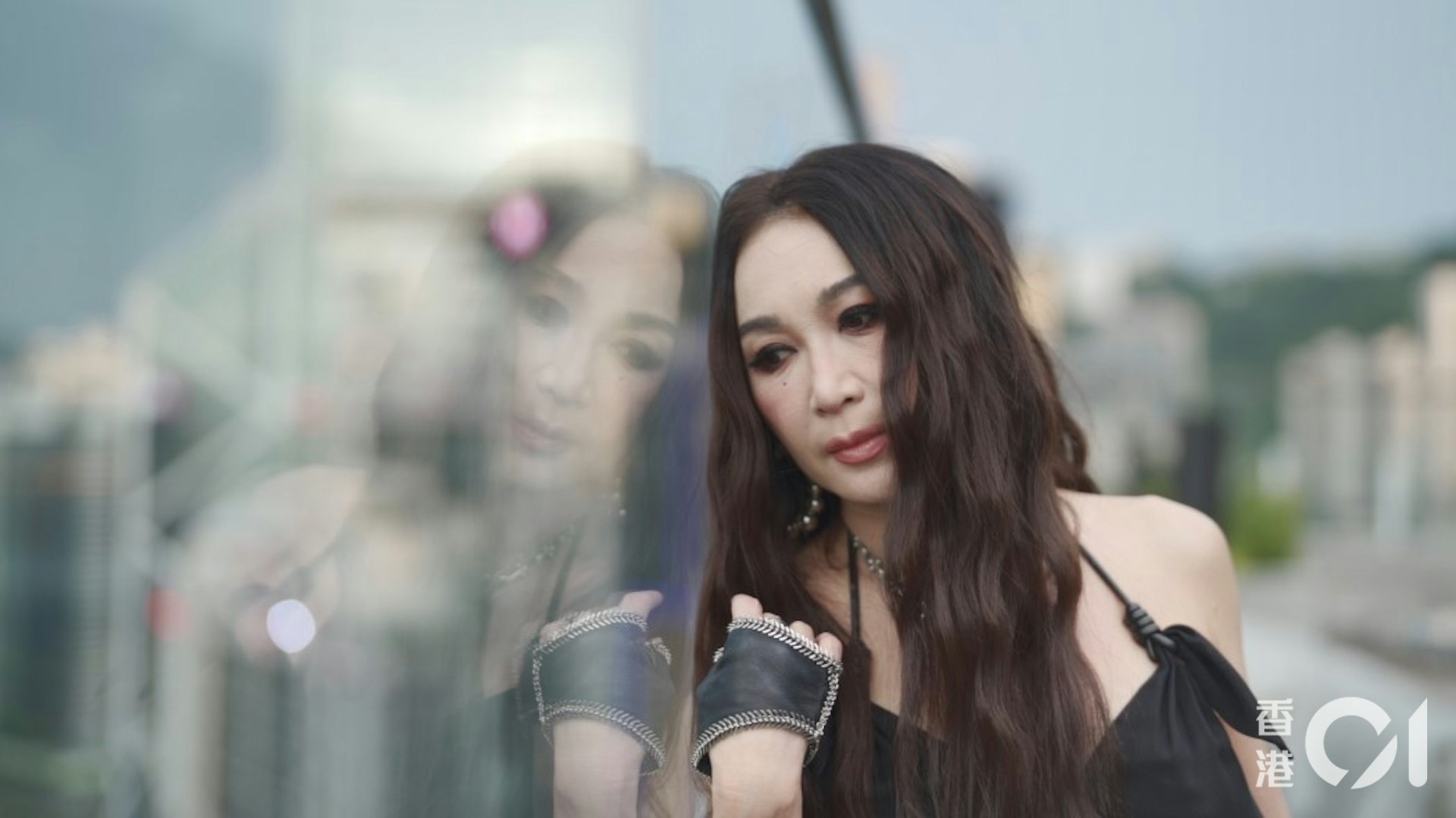 回首成长记忆，温碧霞对童年时被父母忍痛卖到一户有钱人家生活的经历，至今仍感到悲痛