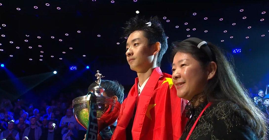 【吴宜泽想在英国买房】吴宜泽回应50万英镑奖金用途 2026斯诺克世锦赛结束，中