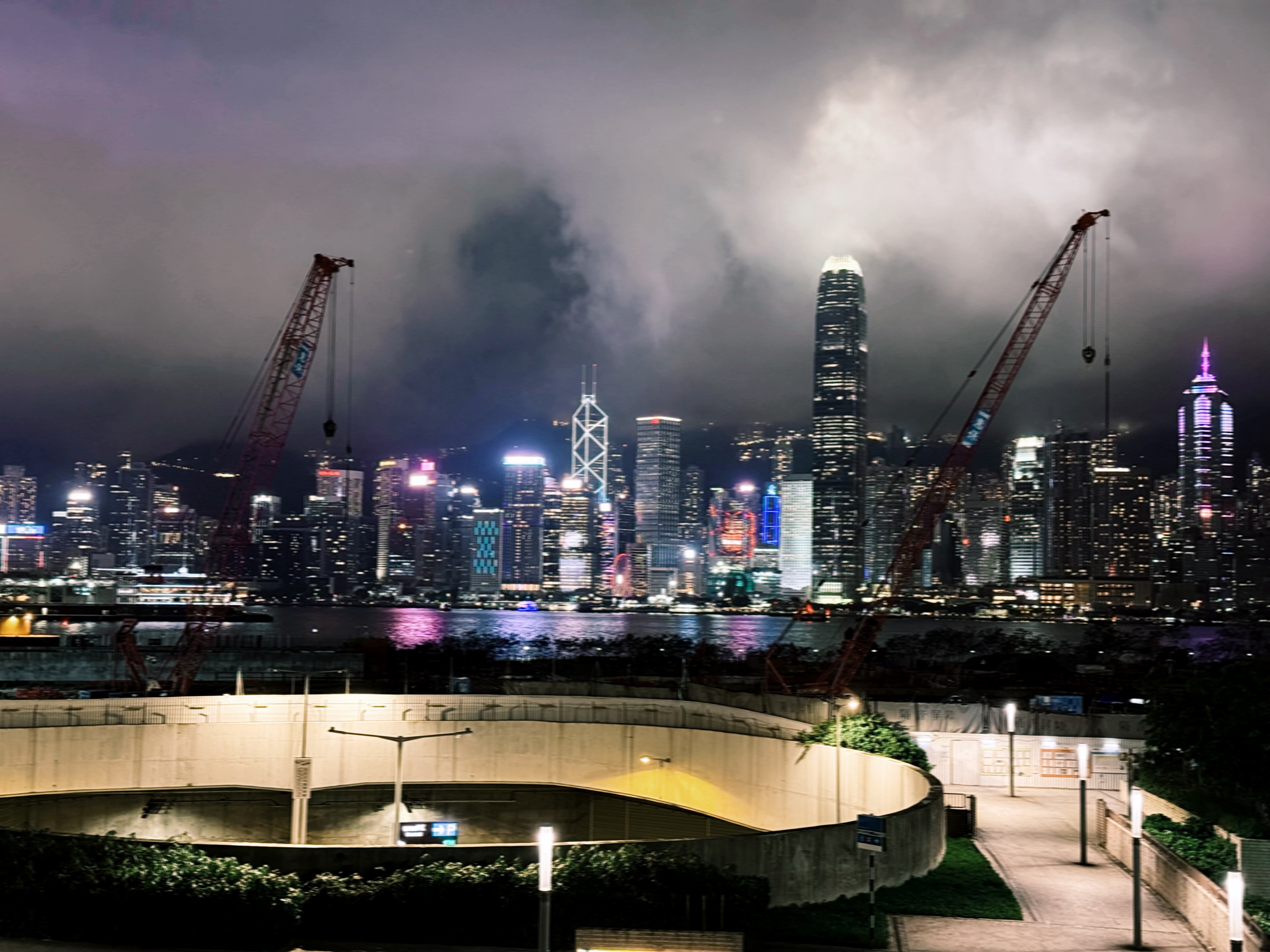 经历了快一个月的航班焦虑，我的卡航行程顺利成行，这下真的要变成战地记者了，希望多