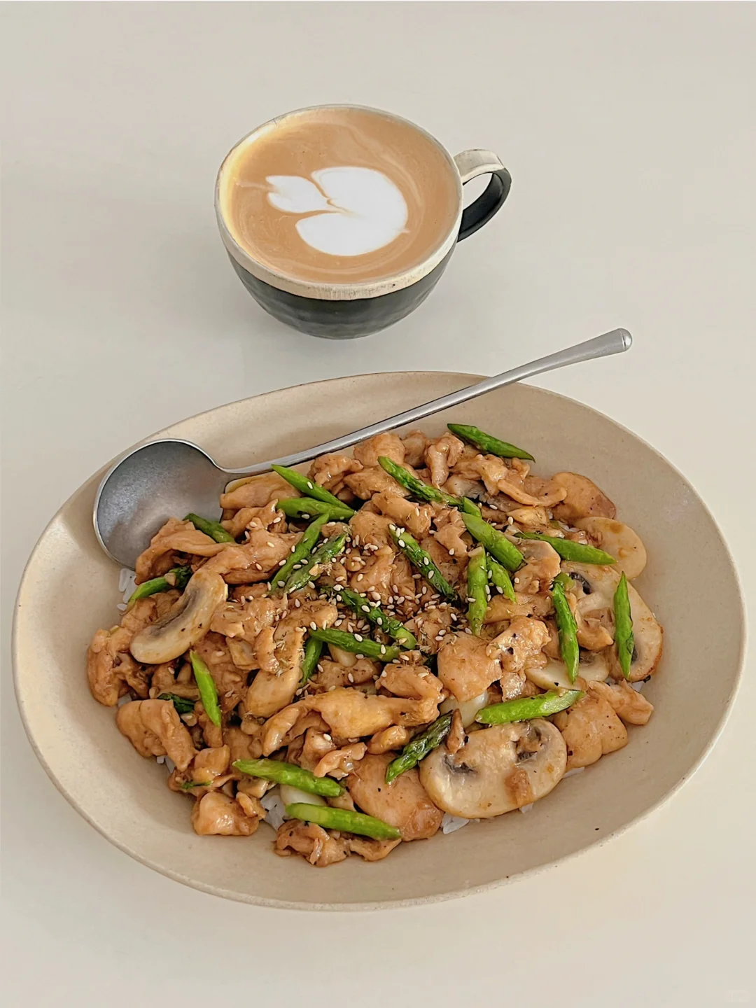 ☀️一人食🥄营养CP｜鸡胸肉口蘑的盖饭魔法🪄
