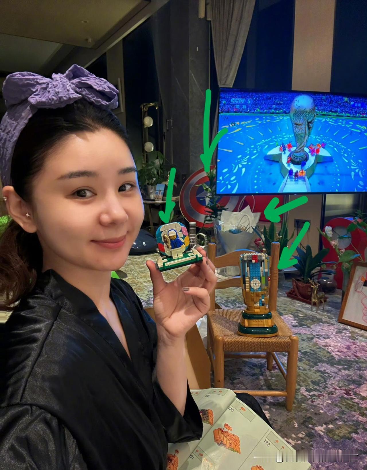 太贴心！李小萌连续6年陪王雷看世界杯，41岁素颜似少女，琴瑟和鸣好恩爱！

今天