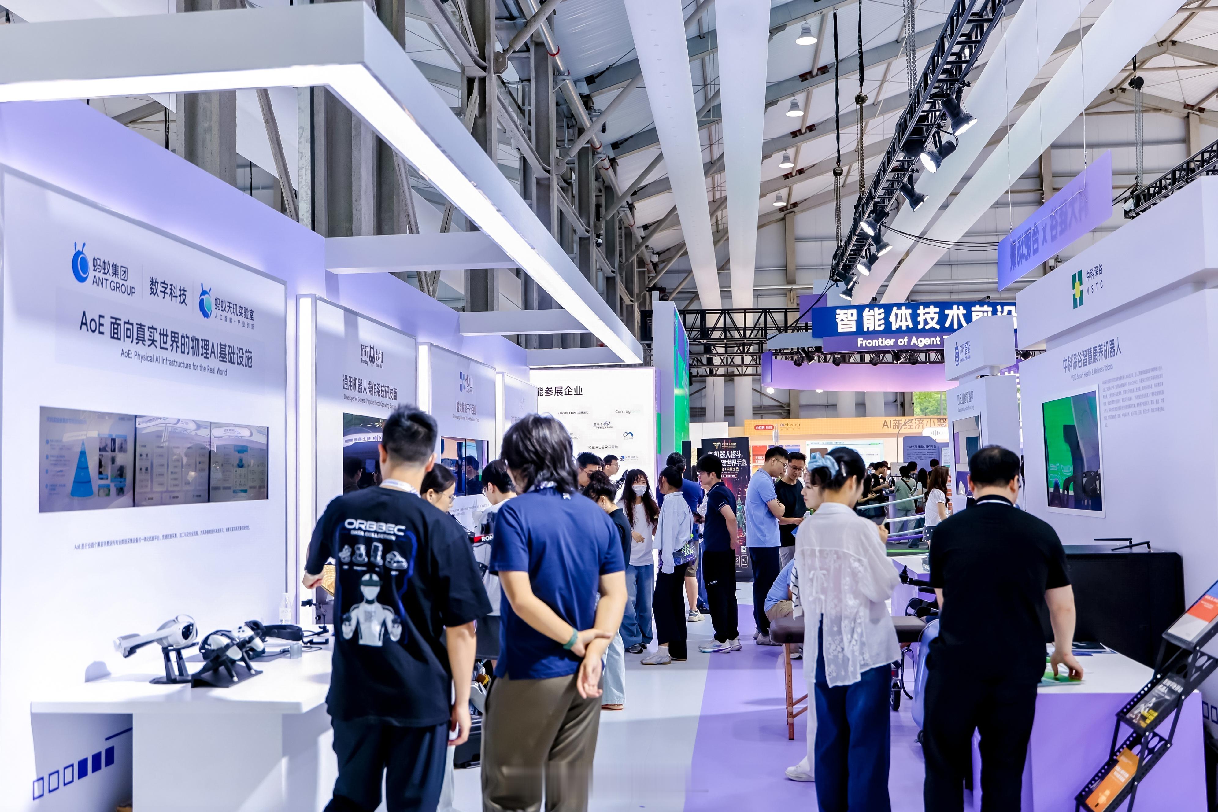 AI新经济以前IT时代、互联网时代吃到红利的人，多少都有点技术底子或者资源门槛。