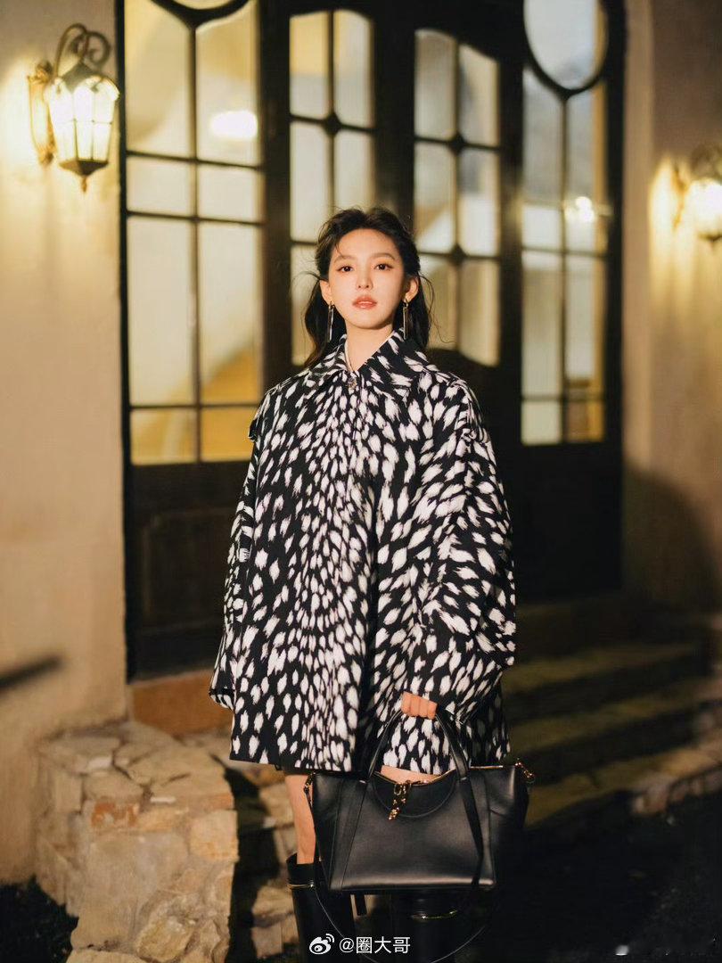 周也章若楠同款跑步姿势哈哈哈哈怕就是说章若楠这下不用孤单了叭！周也主演的电视剧《