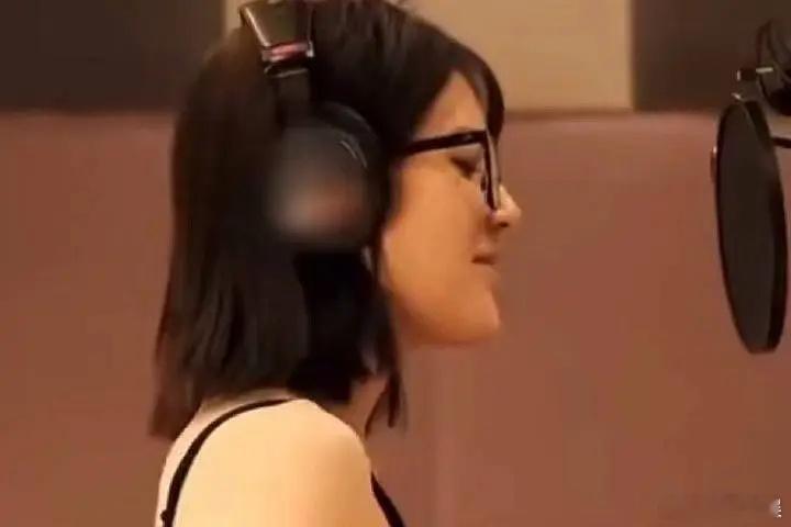 赵露思的下巴到底是经历了什么感觉可以戳到人了 ​​​