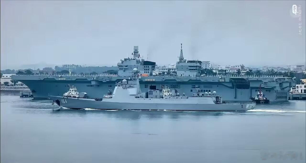 体型差距也太大了，四川舰公开数据是四万余吨。