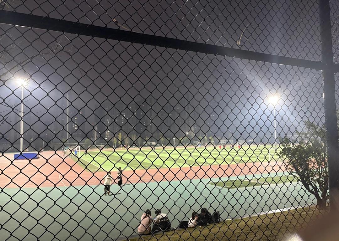 我本来研究生生活不是这样的
研一研二真的好幸福啊 每天按照自己的节奏 去实验室完