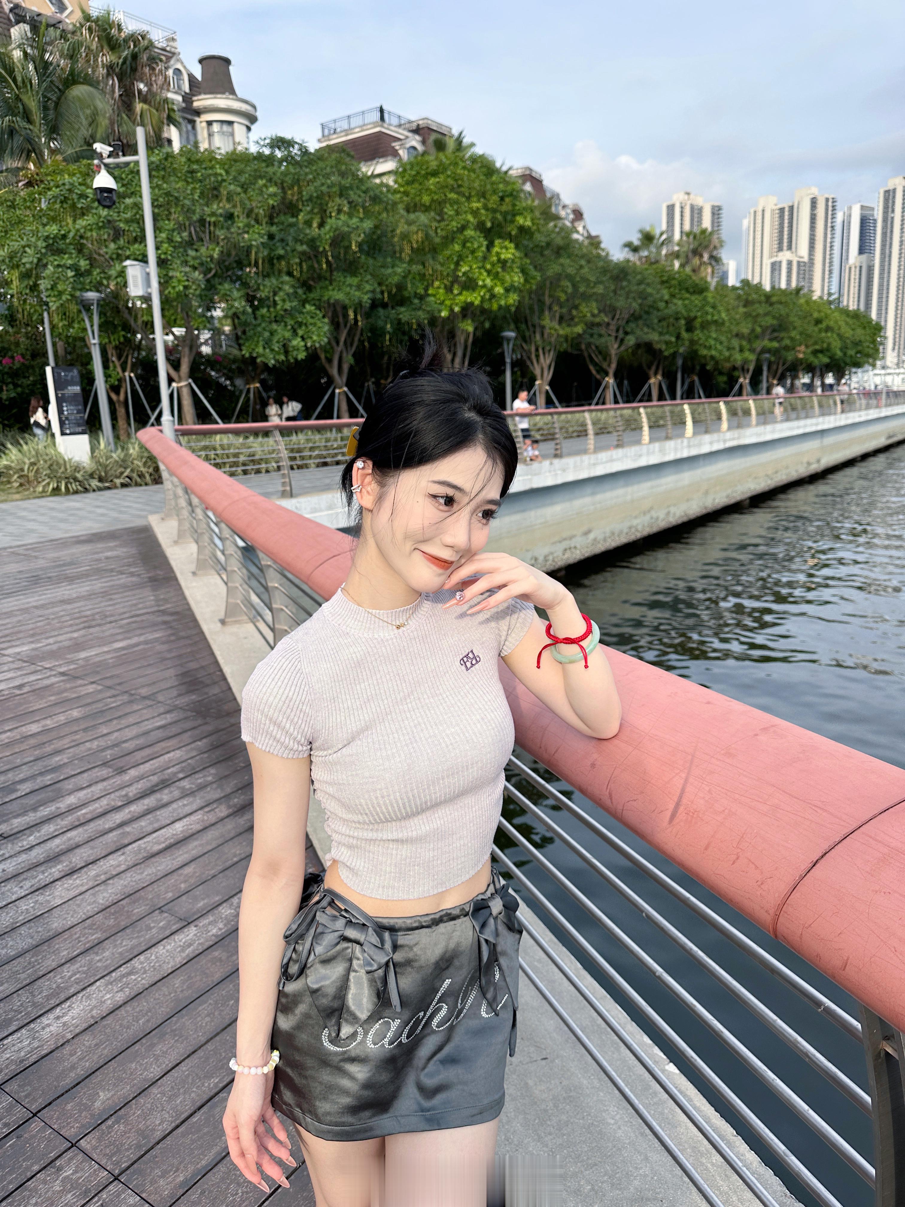 捧脸 只会捧脸 ​​​