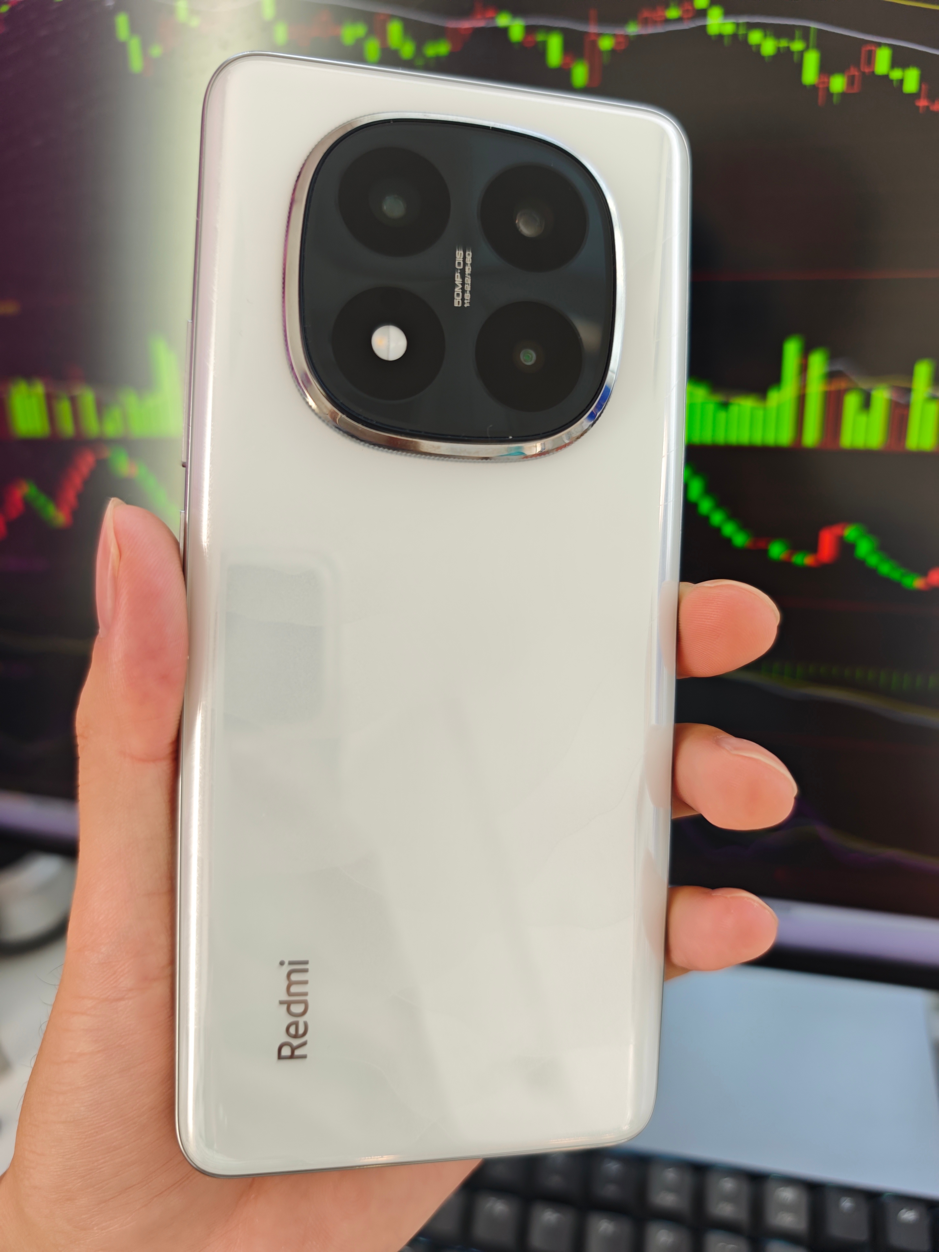 我的第一部红米手机是红米 1s，当时 799 的价格，真的是太香了！Note 系