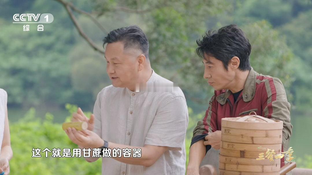 第一批用水果做菜的人吃商极高三餐四季 谁能想到空心甘蔗能当蒸笼用！广西人把土鸡切