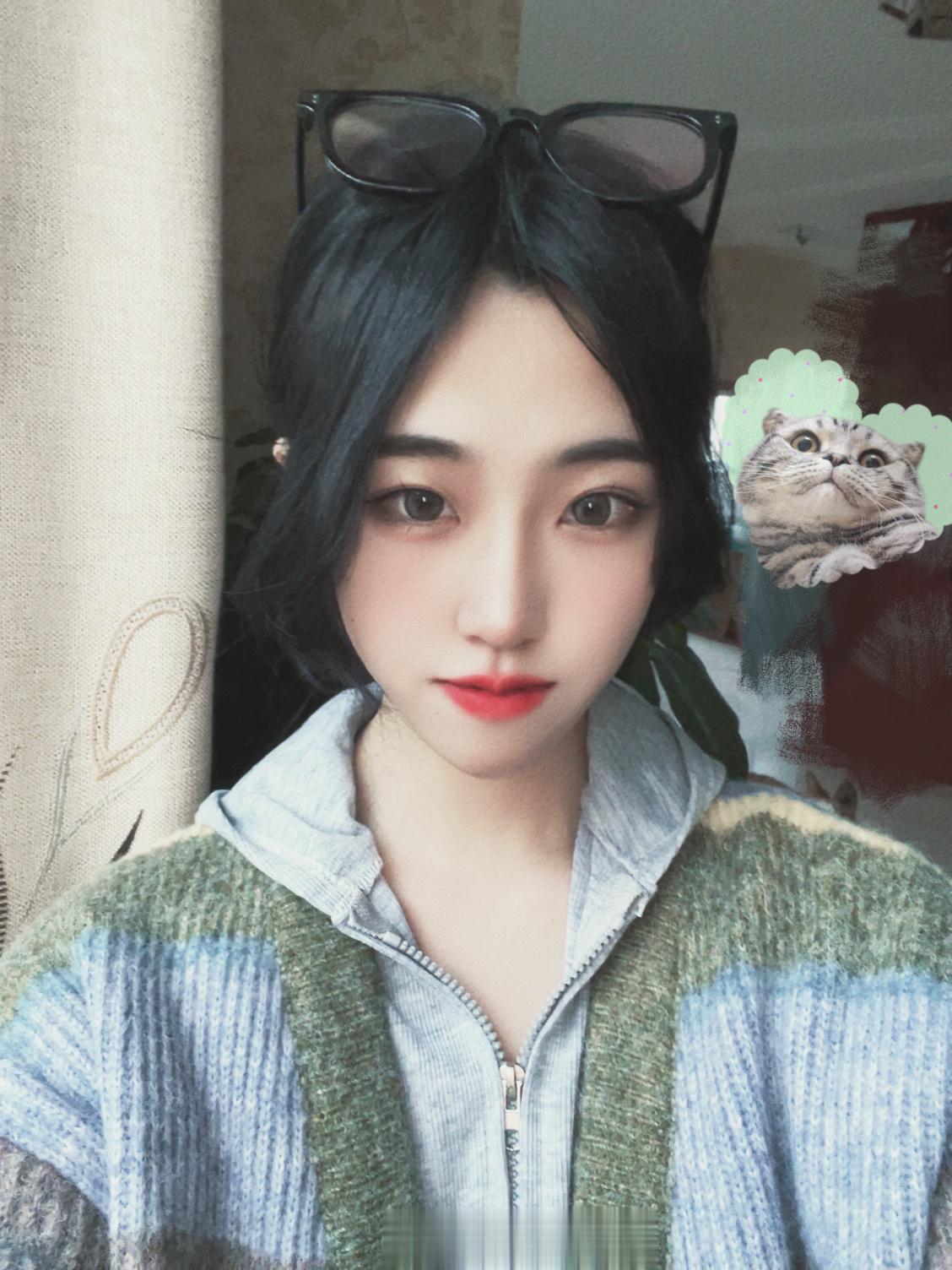 我逢人就说，遇到你让我的世界没有那么黑暗了  ​​​