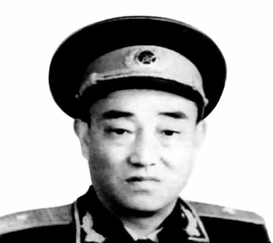 1949年，中原野战军女干部谢建华得知丈夫何田没死，改名秦辉燕在江汉军区当参谋长