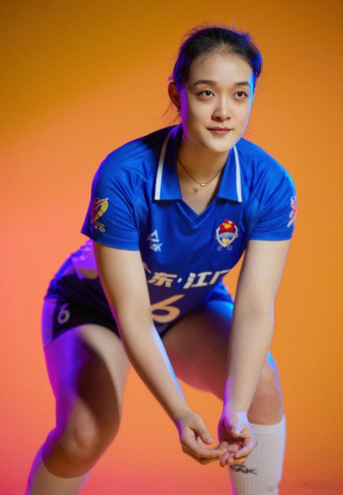 郁佳睿新赛季在广东女排当助教了，挺好的。上赛季去葡萄牙留洋也没关注过，不知道咋样