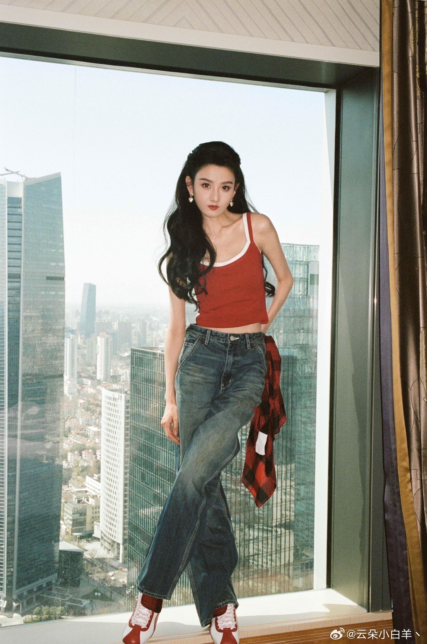 宋祖儿 好啊，那就和你一起去闻闻新鲜的春天气质穿搭 女神降临 