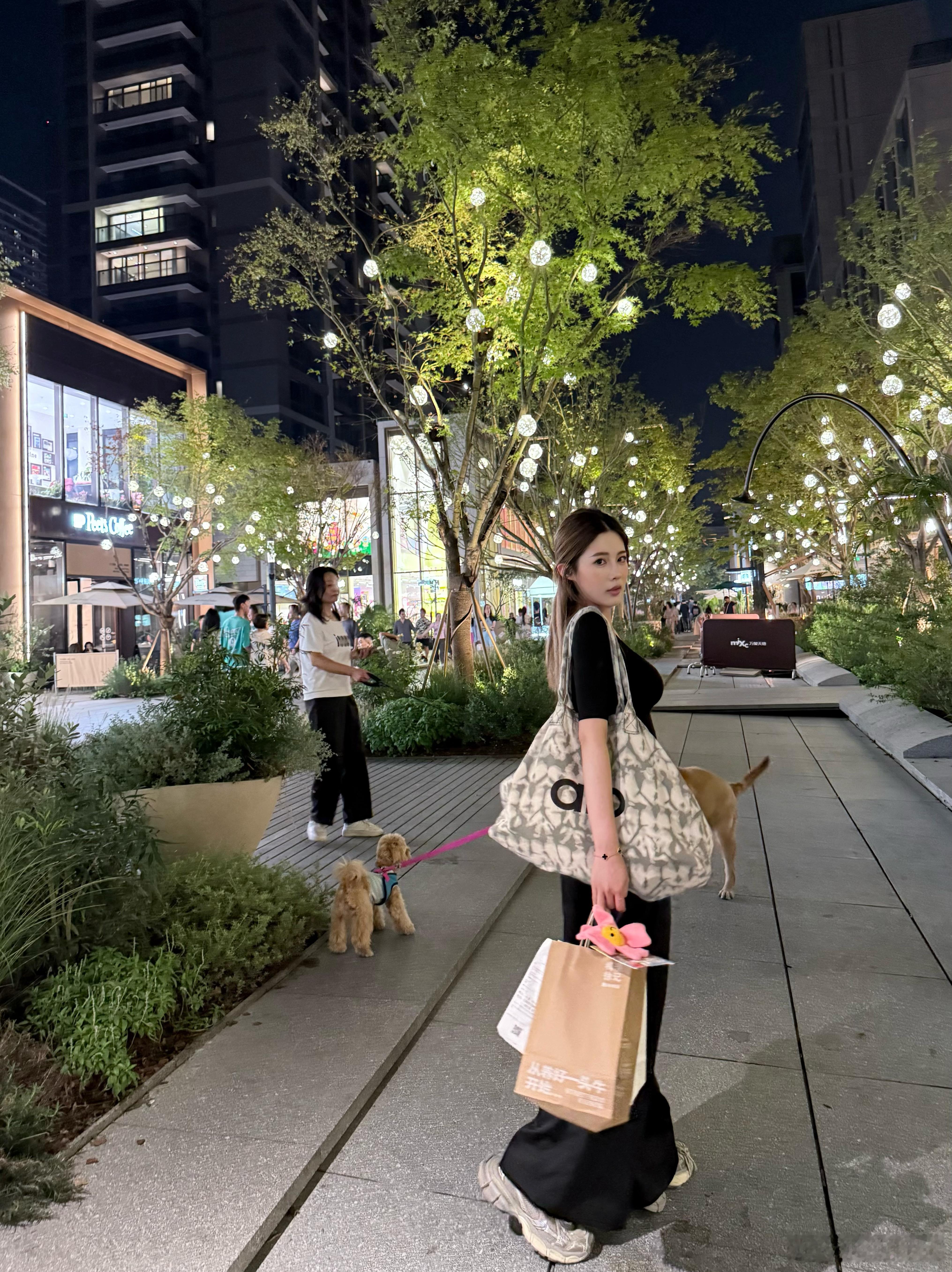 二十多岁的生长痛确实比十七八岁的锋利[哈哈] ​​​
