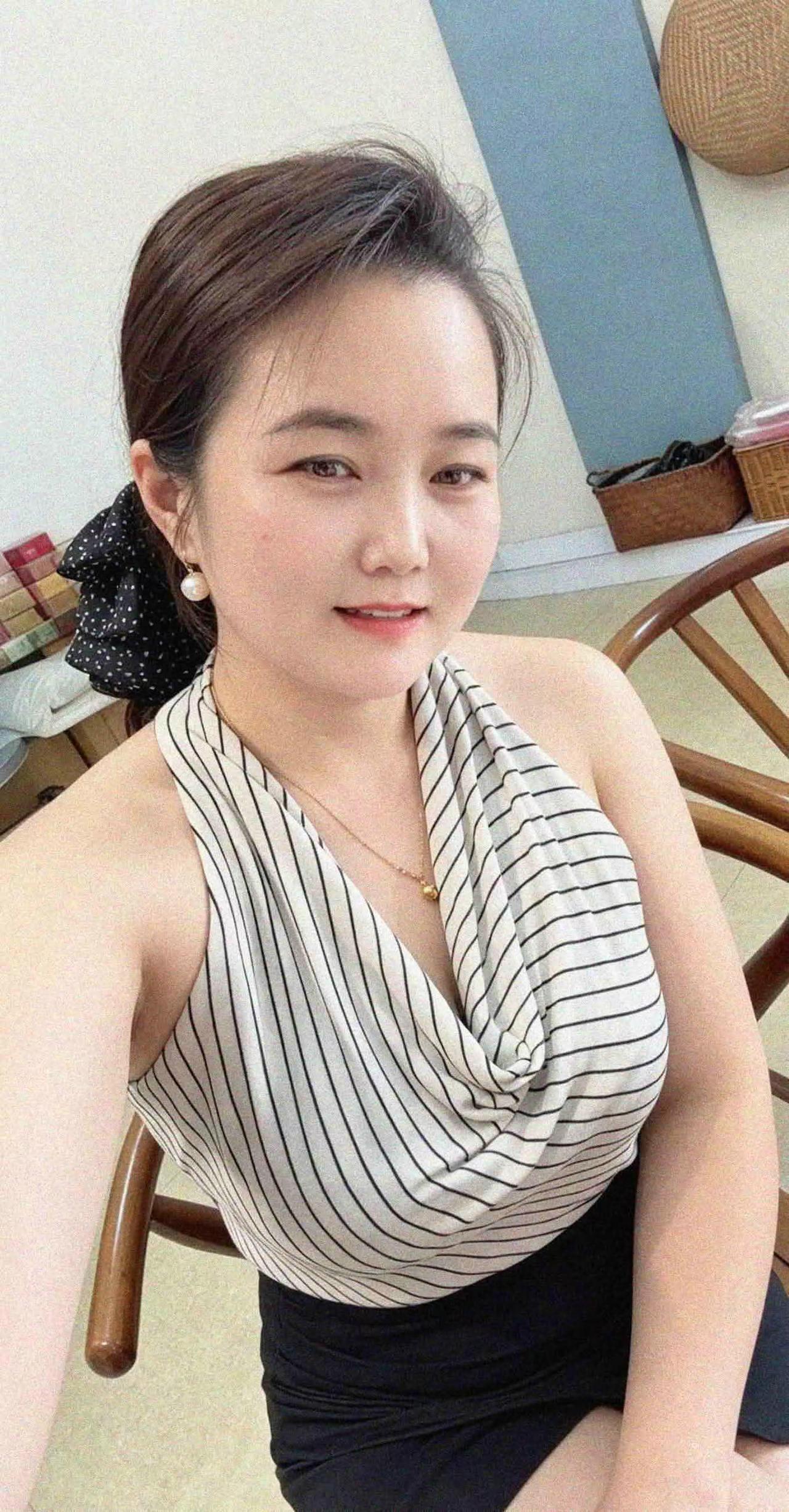 只要镜子够亮，我就能欣赏半天。