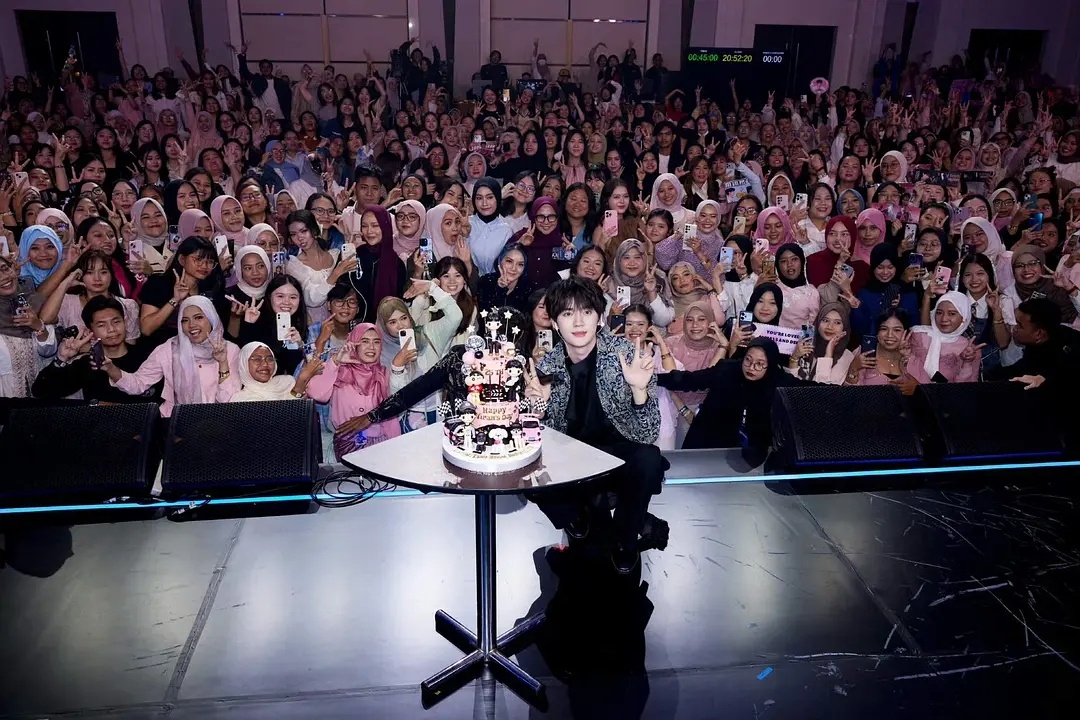 周翊然海外人气被低估了 印尼活动ins四天涨粉10w印尼的粉丝见面会，都是海外粉