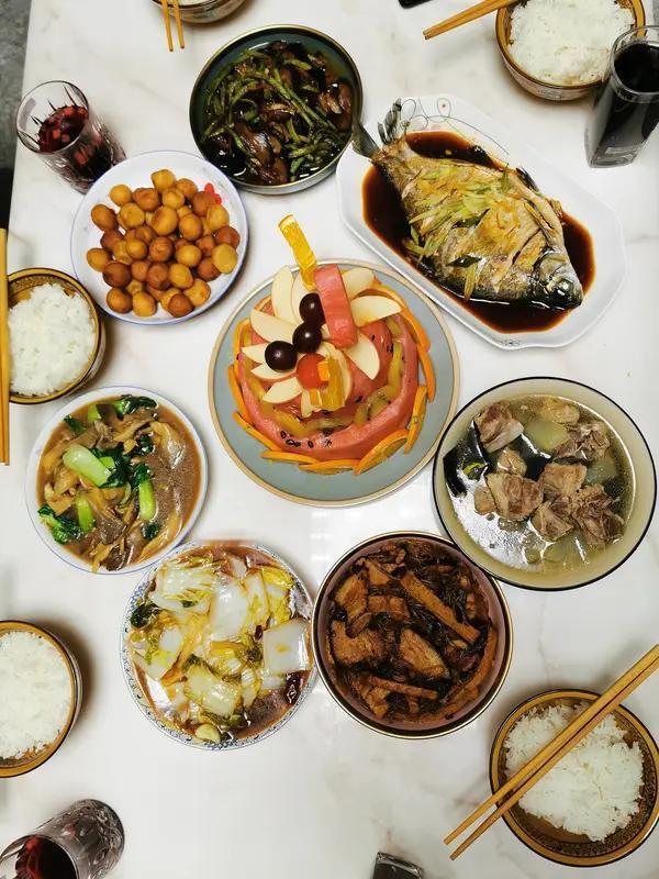 你家年夜饭谁做？

1️⃣公公做。
2️⃣婆婆做。
3️⃣老公做。
4️⃣老婆做