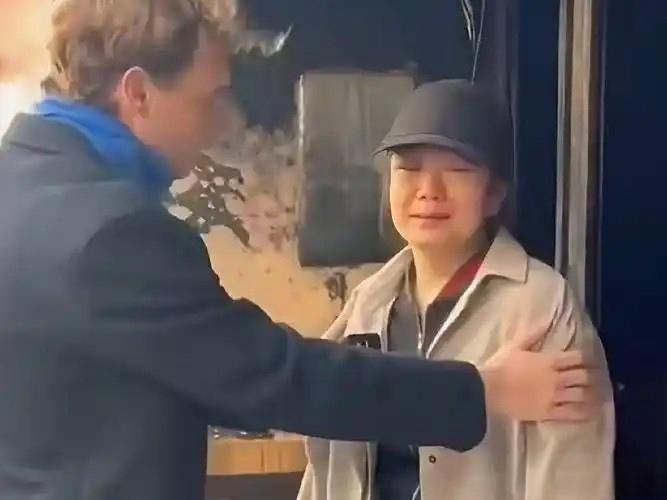 门都锁死也白搭！巴黎华裔女店主被揍到眼肿，7年心血一把火“烧光了”


你以为把