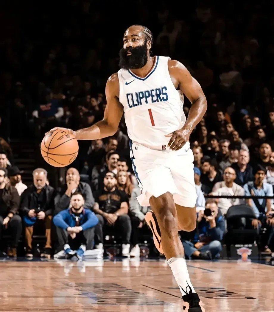 本赛季5大控卫（贡献/薪资）比，哈登遥遥领先！！1、哈里伯顿，薪金581万，步行