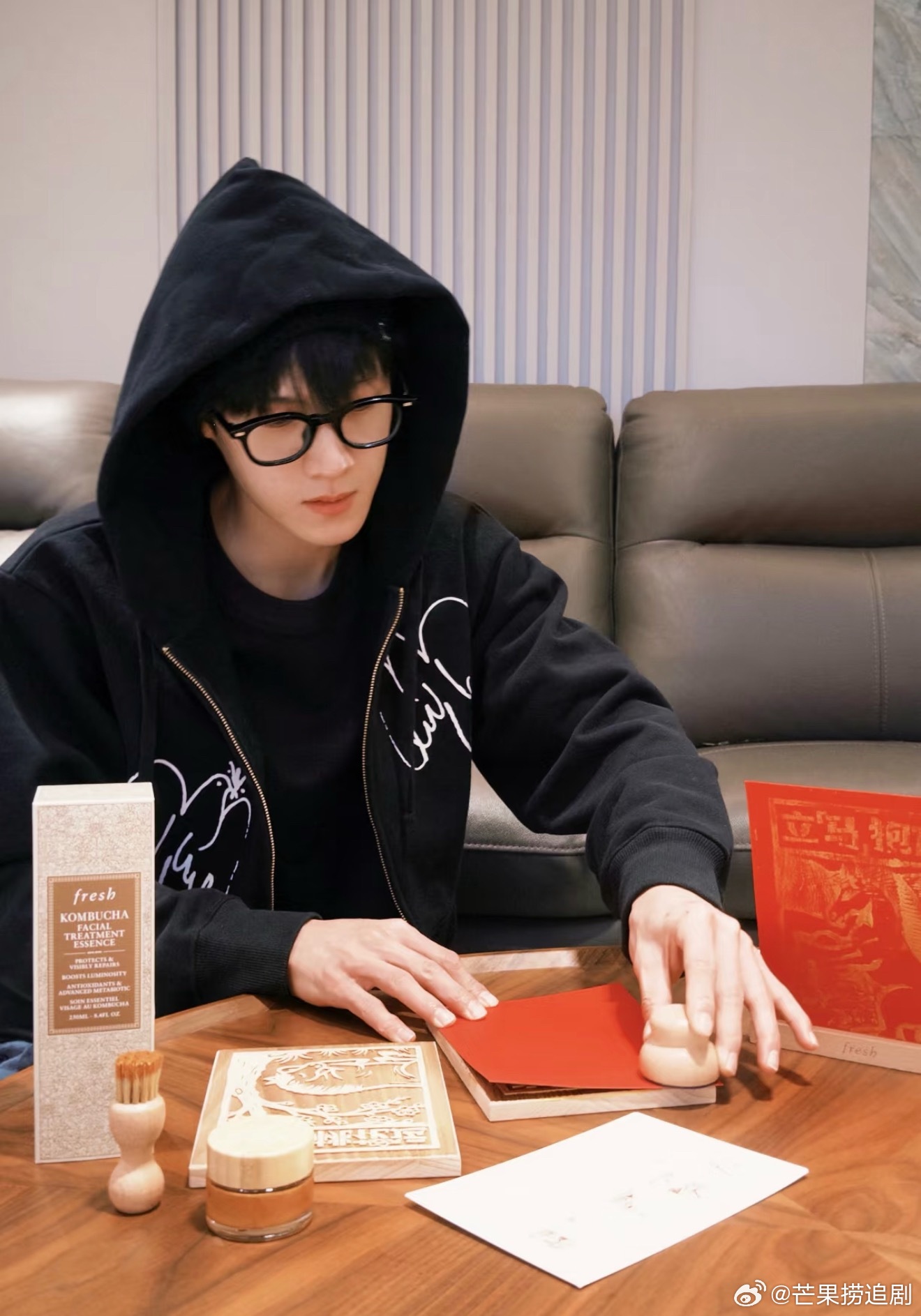 李昀锐迎来开红门，解锁全新身份！高奢和国民品牌两手抓，每一步都走得很稳很安心！ 