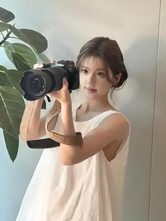 赵露思音乐节演出风波：开心背后藏着什么？