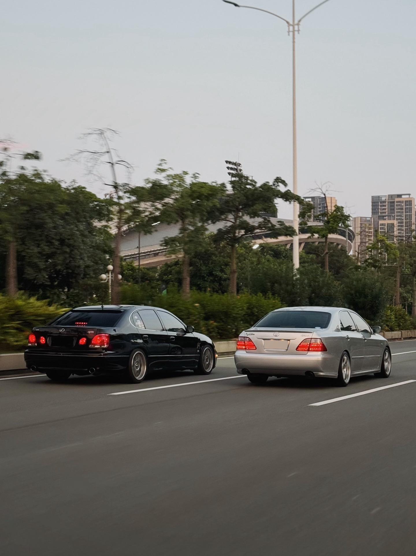 只记得那天夕阳下的奔跑 那是我最想定格的瞬间