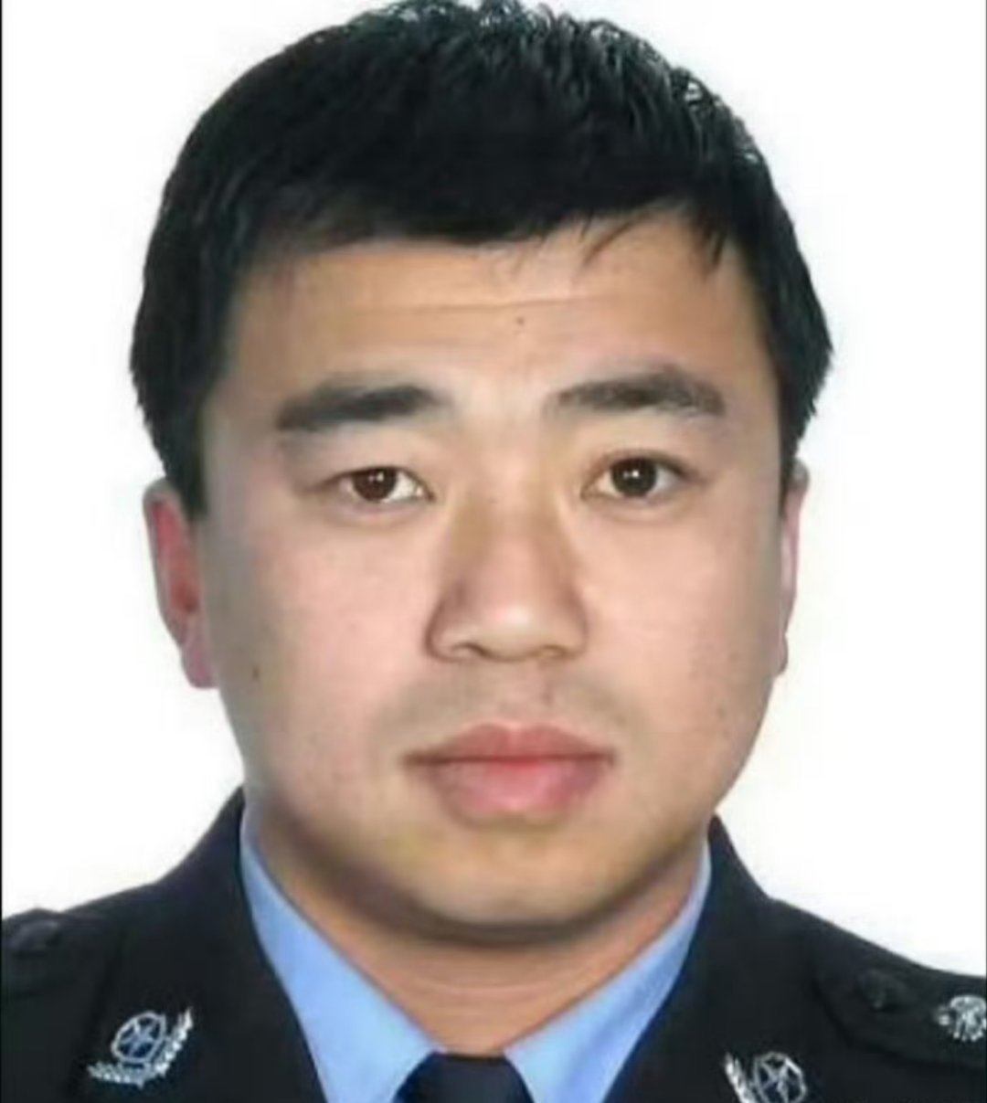 公安英烈赵天昱，于2017年2月10日在抓捕犯罪嫌疑人时被用刀刺伤，壮烈牺牲！时